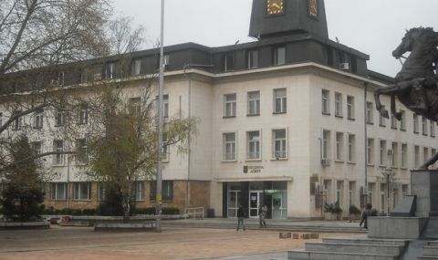 Затварят общината в Ловеч, остава само едно гише - 1