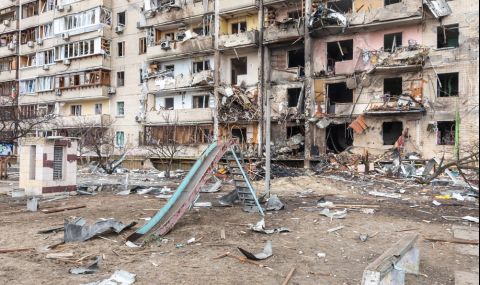 Украинска пенсионерка живее в каравана до развалините на дома си край Киев  - 1