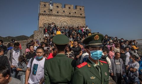 Нагли туристи в черен списък! Драскаха по Великата китайска стена - 1