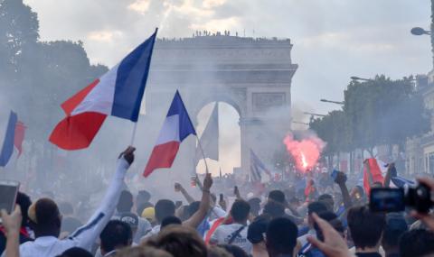 Радостта във Франция взе живота на двама - 1