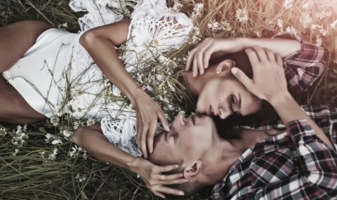 Жените да поемат инициативата в секса днес, съветват астролозите - 1