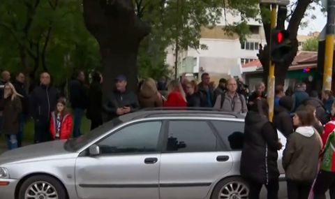 Втори ден протести на мястото, където кола помете влюбените Явор и Ани  - 1