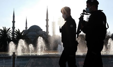 Германската полиция разби престъпна група в турски кол център - 1