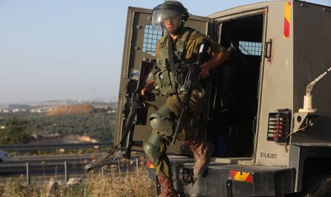 Израелски войници убиха палестинец, хвърлял камъни по коли - 1