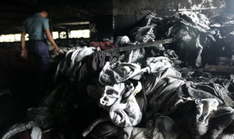 Осем души загинаха при пожар в текстилна фабрика - 1