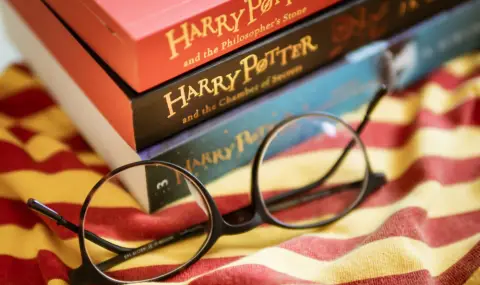Книга от поредицата "Хари Потър", стояла 26 години в килер, бе продадена за 55 000 паунда (СНИМКА) - 1