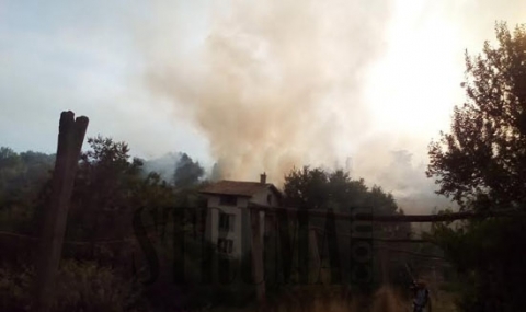Пожар и край Благоевград, има опасност за две села - 1