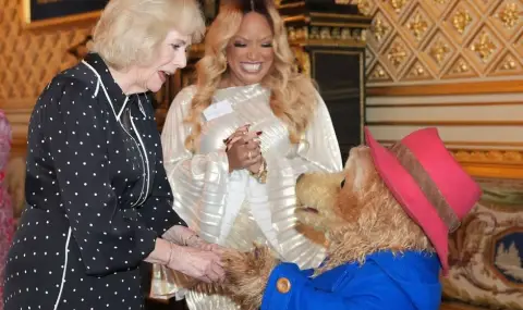 Кралица Камила се срещна с мечето Падингтън в двореца Уиндзор (ВИДЕО) - 1