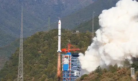 Китай изстреля три сателита - 1