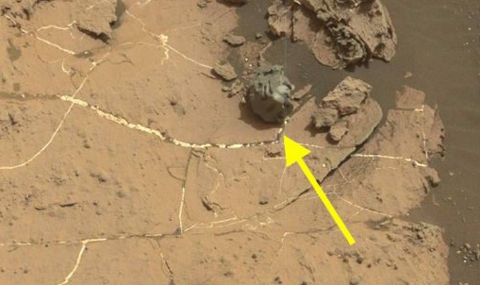 Марсоходът Curiosity намери метална топка - 1