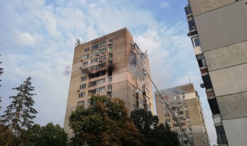 Пламна жилищен блок в Шумен, загина жена - 1