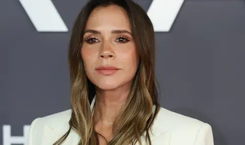 Виктория Бекъм обясни защо никога не се усмихва - 1