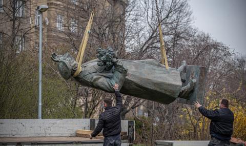 Русия мъсти на Чехия с кибератаки заради демонтирания паметник - 1