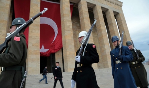Турски военни търсят убежище от НАТО - 1