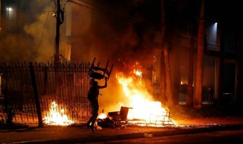 Кървави протести в Парагвай! Парламентът пламна - 1