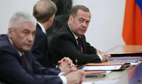 Медведев призна, че на преговорите в Истанбул Русия е поискала капитулацията на Украйна - 1