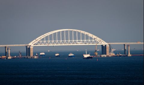 Възстановено е движението на автомобили по Кримския мост - 1