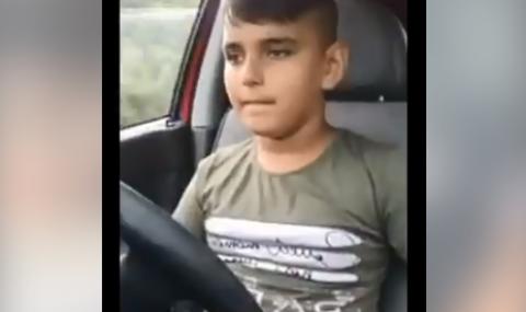 11-годишен шофира бус без колан, баща му: &quot;Дай газ!&quot; (ВИДЕО) - 1
