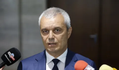 Костадинов поиска оставката на Румен Радев