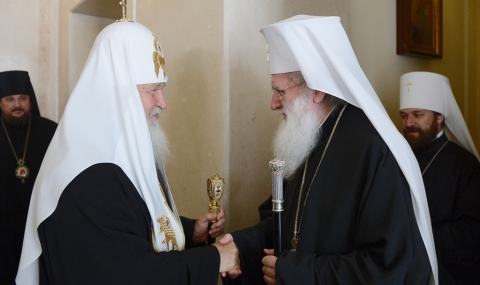 Руският патриарх Кирил лично посрещна патриарх Неофит - 1