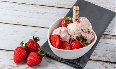 Рецепта на деня: Десерт с ягоди и сладолед - 1