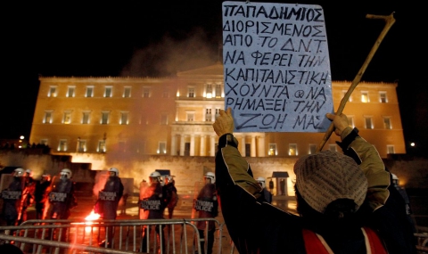 Гърция: Атакуват в съда съкращенията на заплати и пенсии - 1