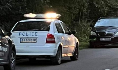 Полицейска акция в Стражица, издирва се въоръжен мъж - 1
