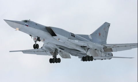 Русия прехвърля в Крим ескадрила от бомбардировачи Ту-22М3 - 1
