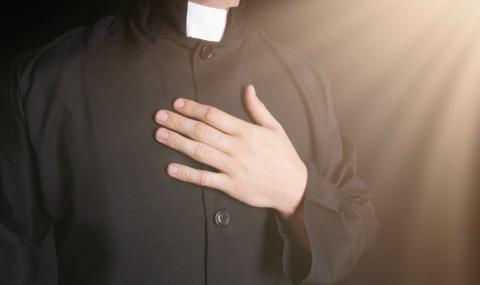 Свещеник за изнасилено момиче: Търсила си го е! - 1