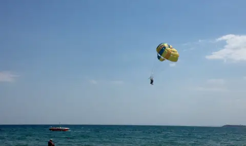 Дете загина след падане с парашут в Несебър - 1