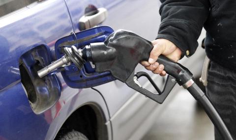 1 лев за държавата от данъци за литър гориво, за търговците - под 4 стотинки - 1