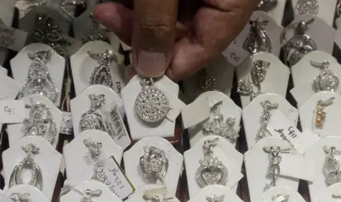 Silver hits 15-year high  - 1