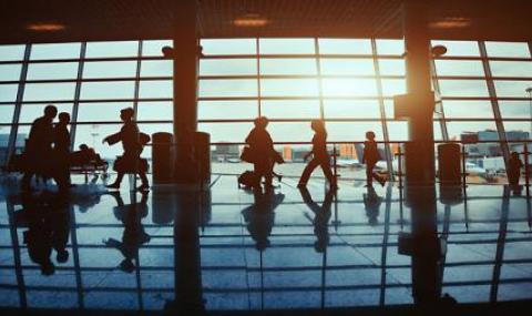 200 българи бяха блокирани на гръцко летище часове наред - 1