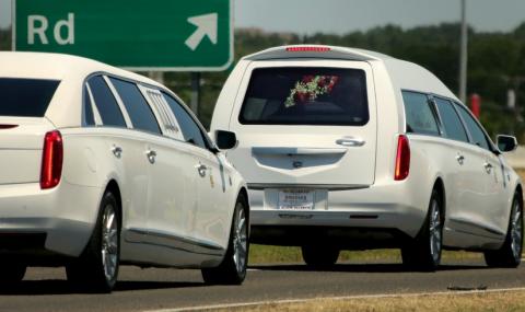 Бандити убиха двама на погребение в Чикаго - 1