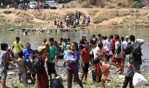 Рекорден брой бежанци преминаха за последните 24 часа от Мианмар в Тайланд - 1