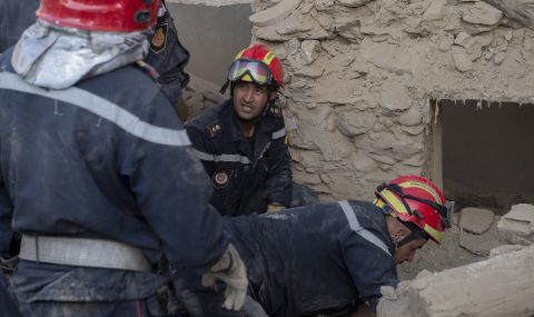Спасителните операции след земетресението в Мароко продължават  - 1