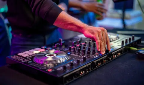 Обвиниха известен диджей, работил с Пи Диди и Джей Зи, в серия от изнасилвания - 1