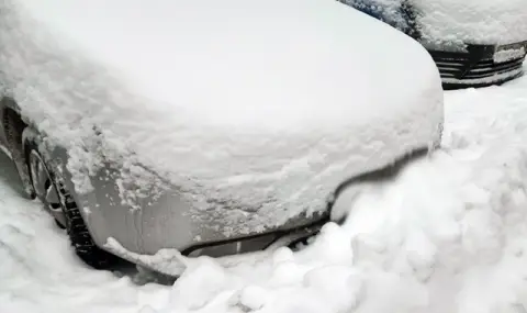 Глупави, но често срещани грешки, когато почиствате колата си след обилен снеговалеж - 1