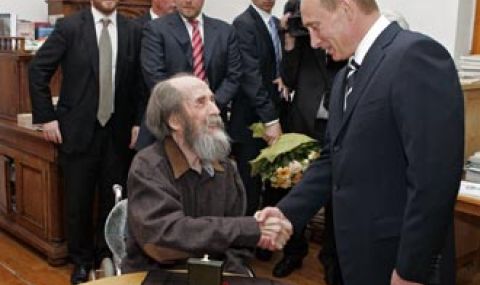 Вадят "Архипелаг ГУЛАГ" на Солженицин от училищните програми в Русия, връщат "Млада гвардия" на Фадеев - 1