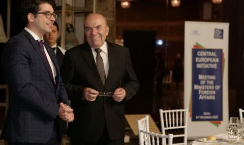 Николай Милков приветства участниците в Срещата на министрите на външните работи на страните - членки на ЦЕИ - 1