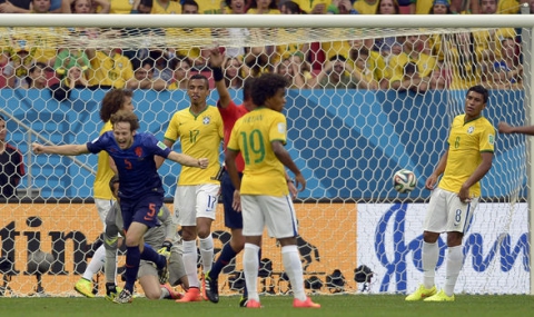 Холандия удари нокаутираната Бразилия - 1
