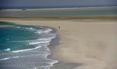 Стотици туристи са блокирани на отдалечен йеменски остров - 1