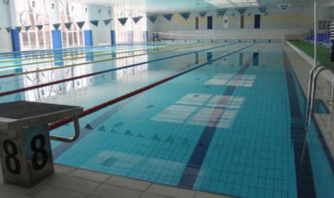 Реаниматори спасиха почти удавено дете в басейн в Бургас - 1