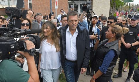 Изборен трилър! Министърът на икономиката Серхио Маса изненадващо води на вота в Аржентина - 1