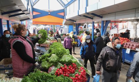 Заради проверки на НАП и МВР: Търговци в зеленчукови борси и тържища масово затвориха складовете си - 1