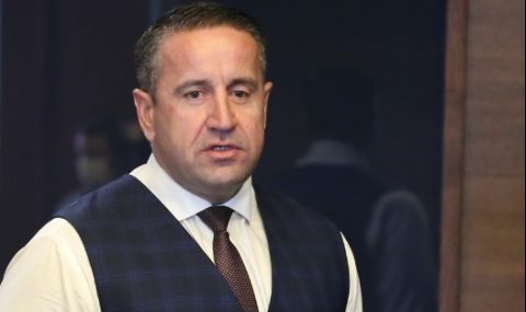 Харизанов: Няма как чужденец да участва в съвет по национална сигурност - 1