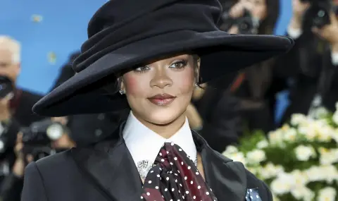 Риана загуби баща си, докато е бременна с трето дете - 1