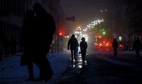 Сирени за въздушна тревога и взривове в ранните часове в Киев - 1