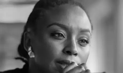 Прочута африканска писателка загуби невръстния си син - 1