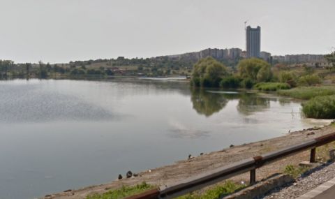 Две деца се удавиха в езерото "Мандра" край Бургас - 1